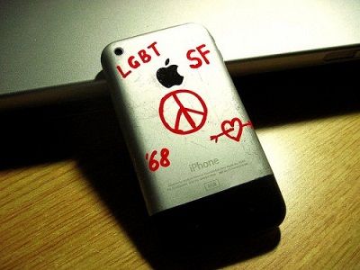 Айфон и ЛГБТ. Источник - http://blog.mslgroup.com/ Айфон и ЛГБТ. Источник - http://blog.mslgroup.com/